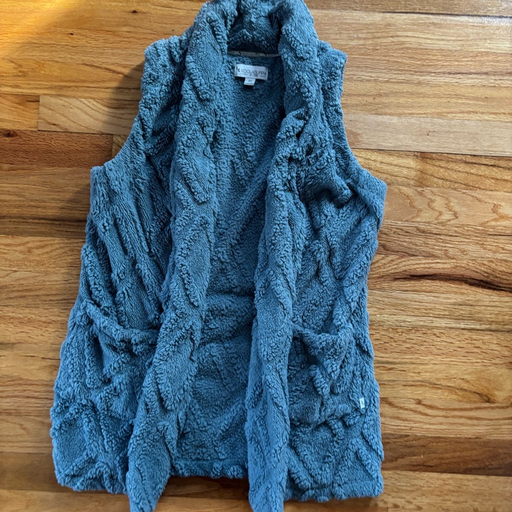 Koolaburra by Ugg Embossed Sherpa Fleece Vest Women’s Sz XS Storm Blue Cabincore - Picture 8 of 8